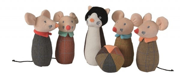 Cat and Mouse bowling game