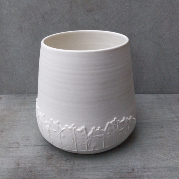Bérangère Céramiques - Porcelain pot for plant with relief decor